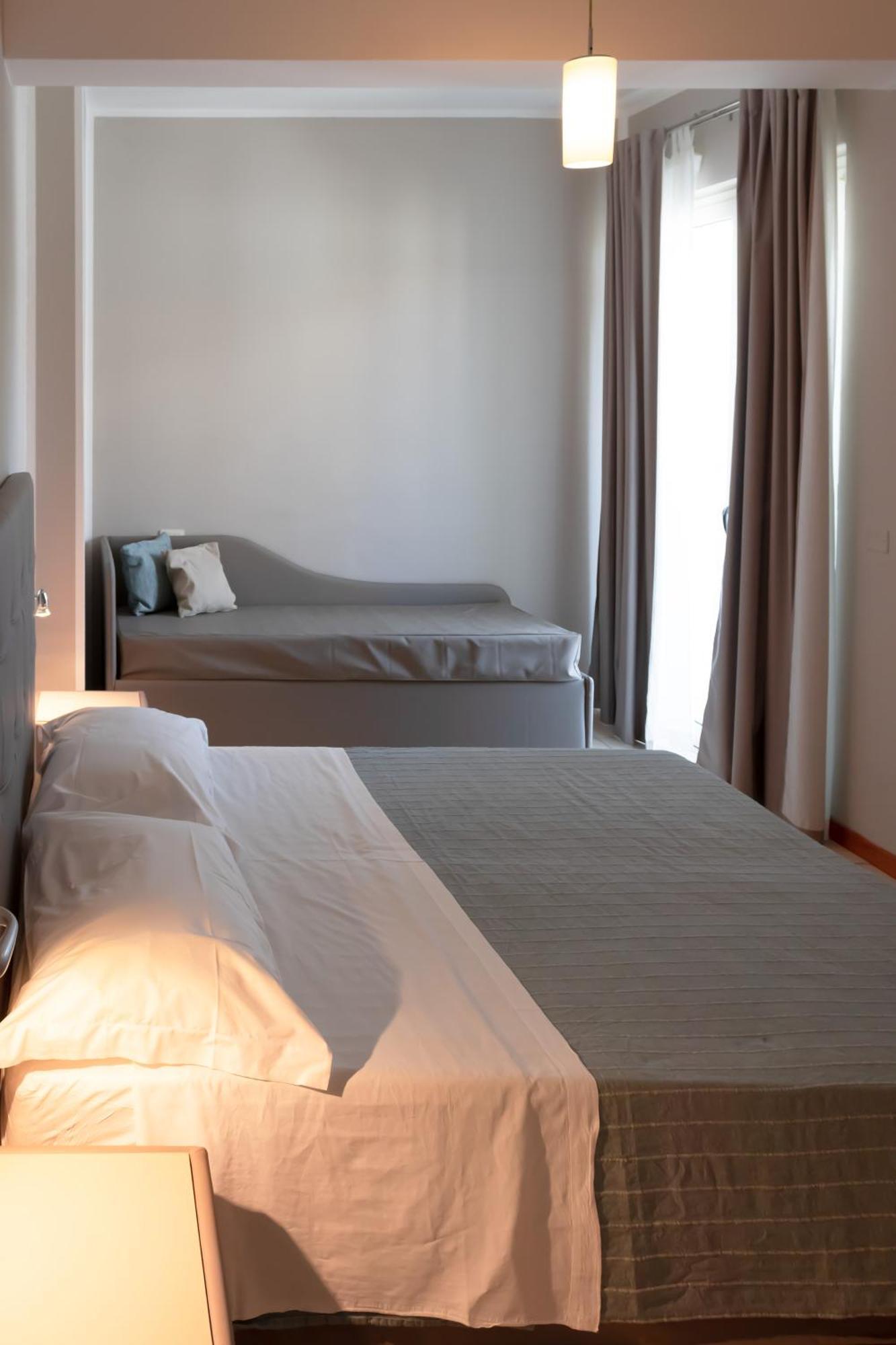 Residence Marittimo Riccione Bagian luar foto