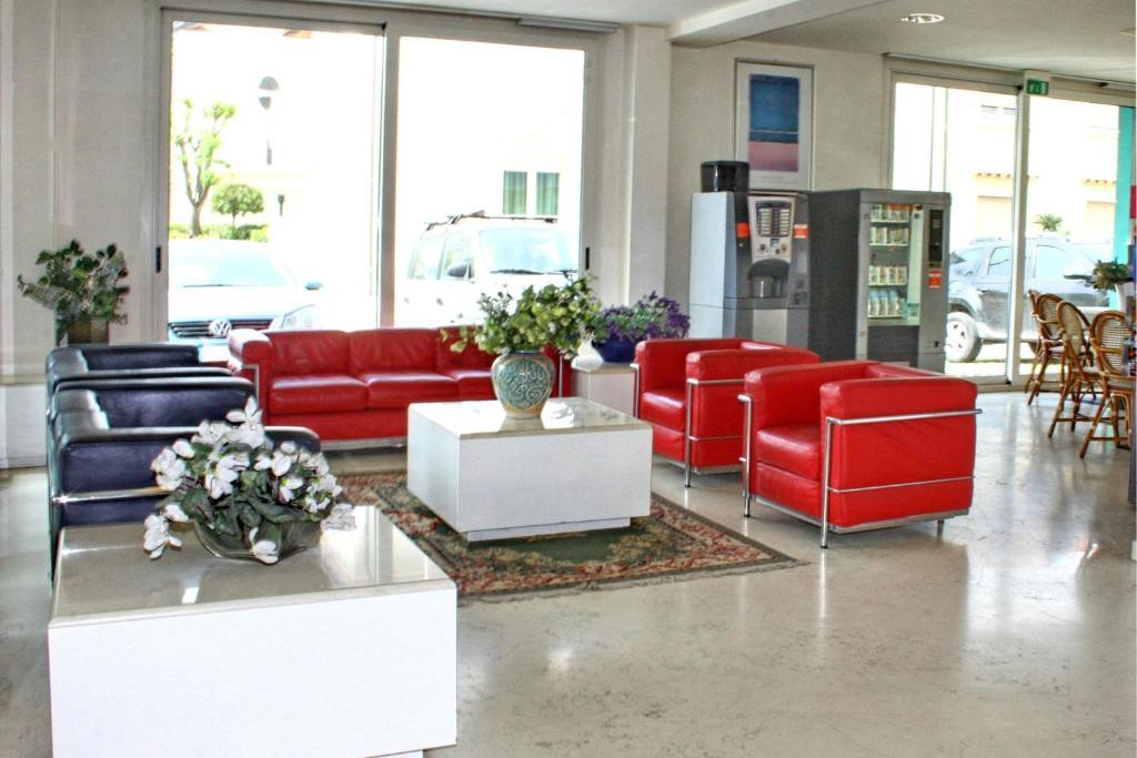 Residence Marittimo Riccione Bagian luar foto